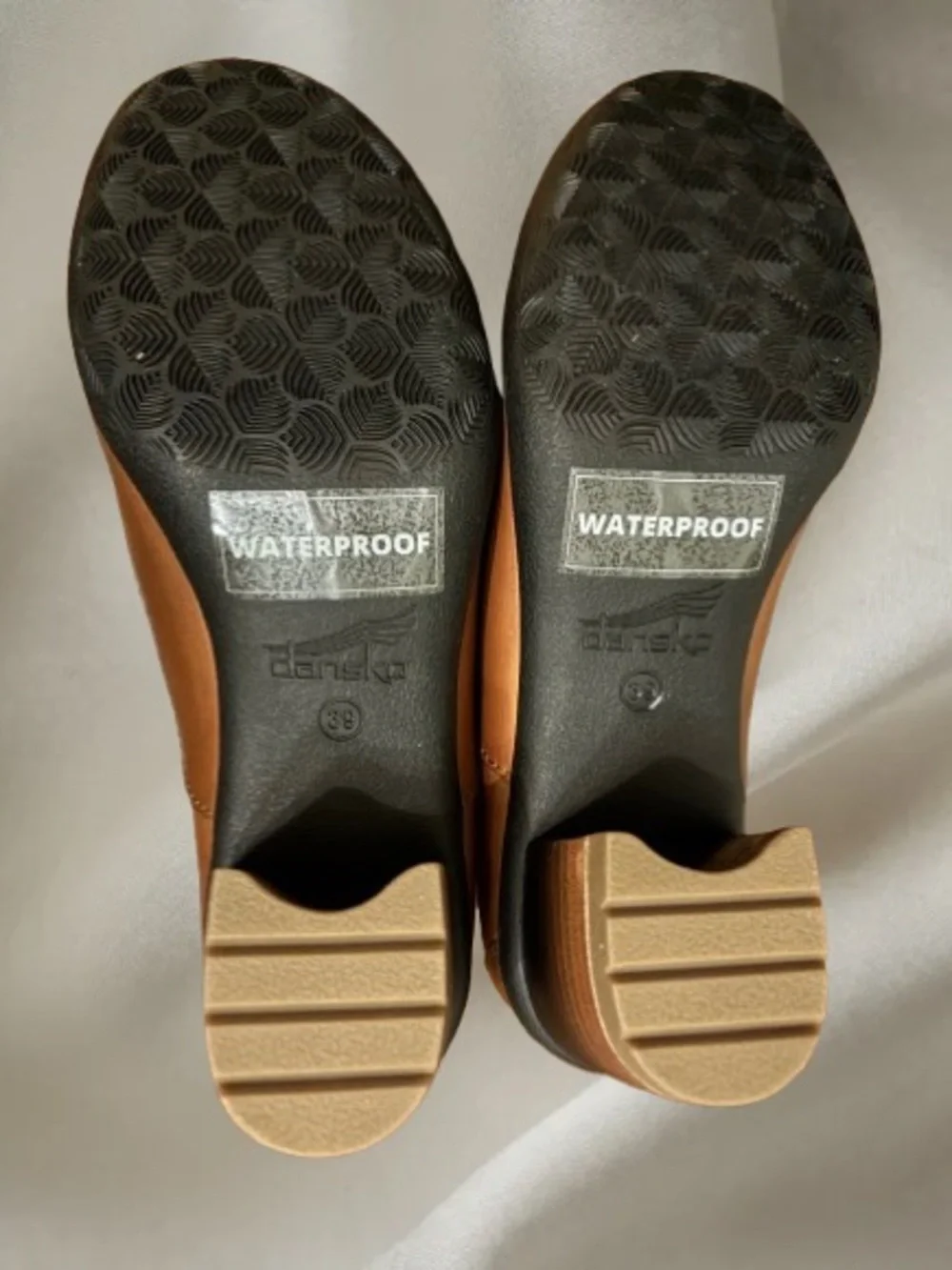 Dansko Pennie Waterproof Leather Oxford Heels Pecan Brown Size 39 pristine cond